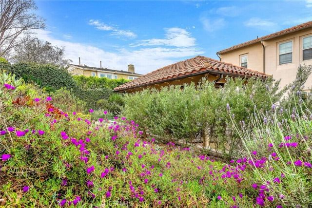 8001 Ocean Bluff, Los Angeles, CA 90045