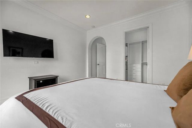 8001 Ocean Bluff, Los Angeles, CA 90045