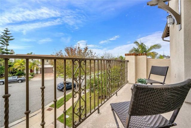 8001 Ocean Bluff, Los Angeles, CA 90045