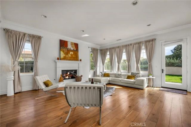 8001 Ocean Bluff, Los Angeles, CA 90045