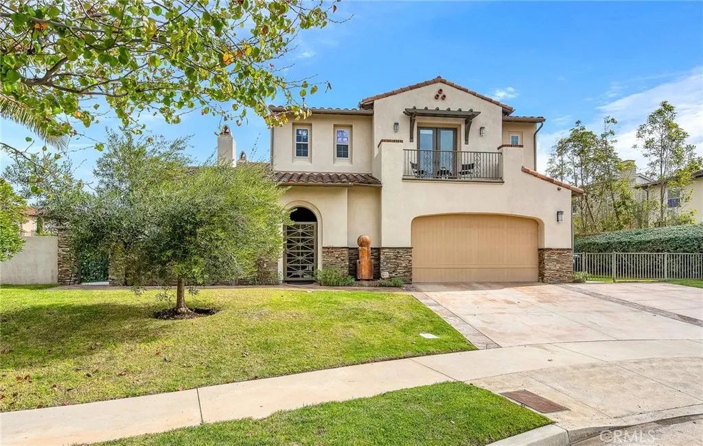 8001 Ocean Bluff, Los Angeles, CA 90045