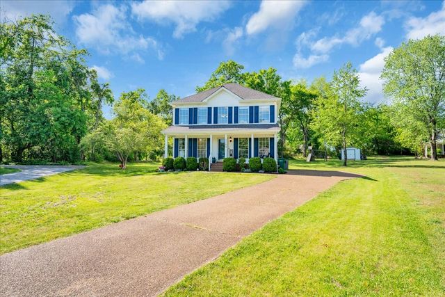 2704 Cash Ct, Thompsons Station, TN 37179