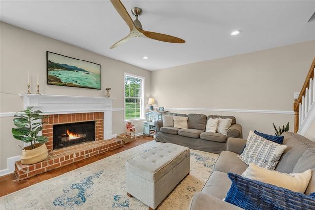 2704 Cash Ct, Thompsons Station, TN 37179