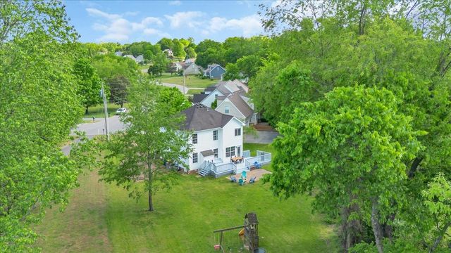 2704 Cash Ct, Thompsons Station, TN 37179