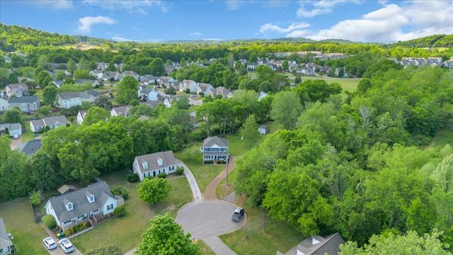 2704 Cash Ct, Thompsons Station, TN 37179