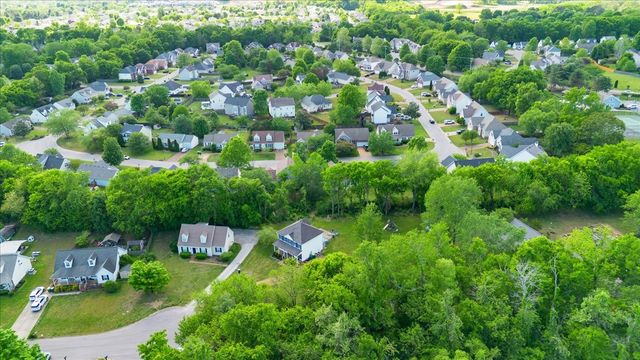 2704 Cash Ct, Thompsons Station, TN 37179