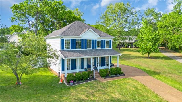 2704 Cash Ct, Thompsons Station, TN 37179