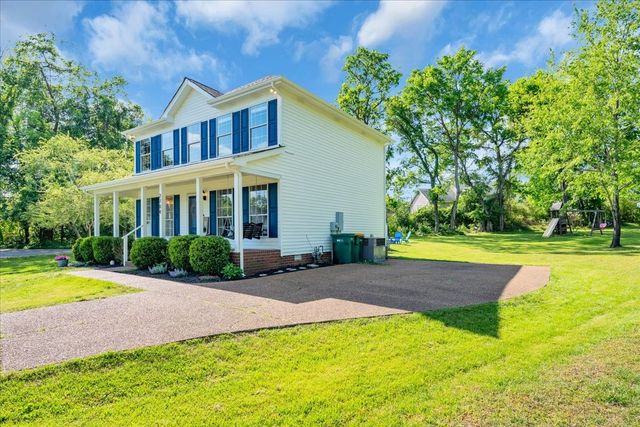 2704 Cash Ct, Thompsons Station, TN 37179