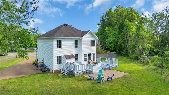 2704 Cash Ct, Thompsons Station, TN 37179