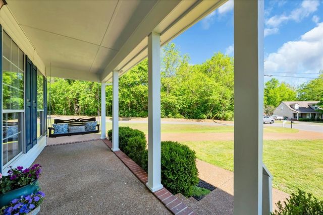 2704 Cash Ct, Thompsons Station, TN 37179
