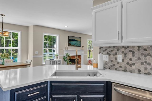 2704 Cash Ct, Thompsons Station, TN 37179