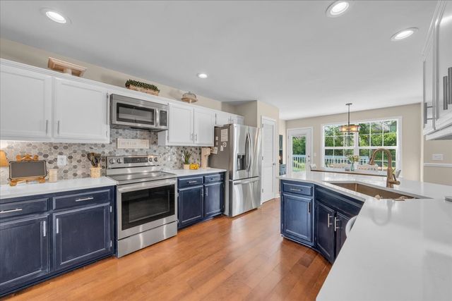 2704 Cash Ct, Thompsons Station, TN 37179