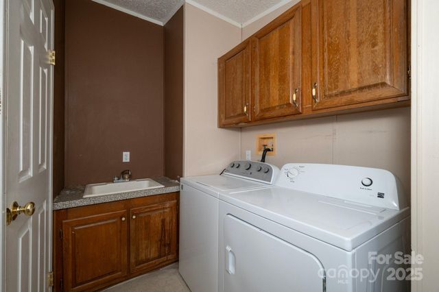 6 Wisteria Court, Asheville, NC 28806