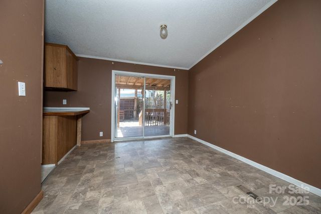 6 Wisteria Court, Asheville, NC 28806