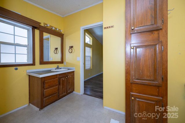 6 Wisteria Court, Asheville, NC 28806