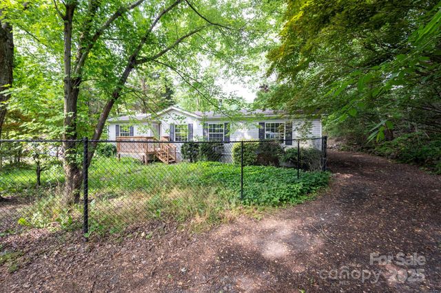 6 Wisteria Court, Asheville, NC 28806