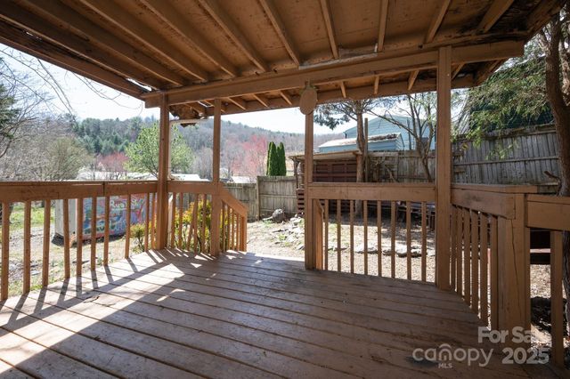 6 Wisteria Court, Asheville, NC 28806