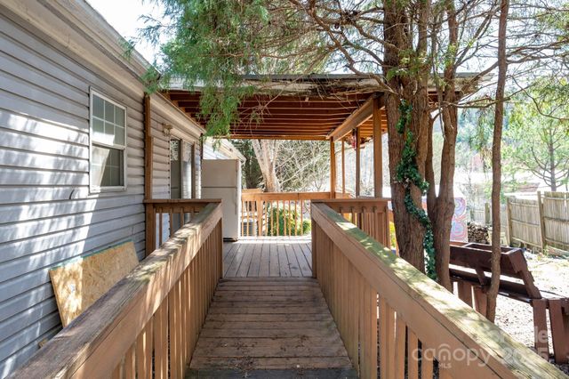 6 Wisteria Court, Asheville, NC 28806