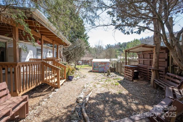 6 Wisteria Court, Asheville, NC 28806