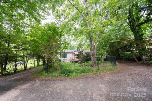 6 Wisteria Court, Asheville, NC 28806