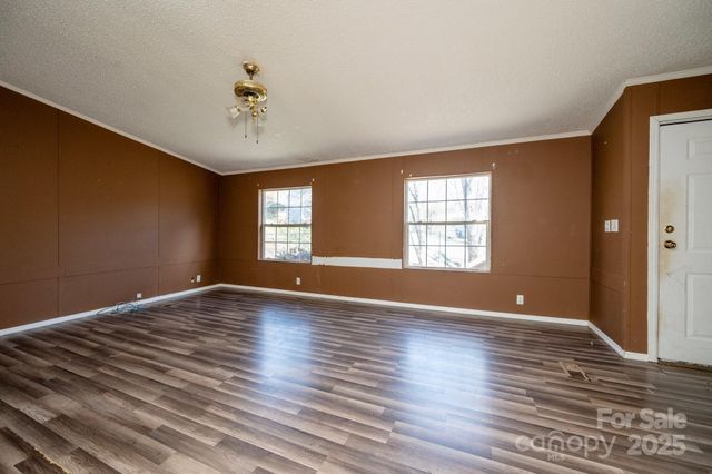 6 Wisteria Court, Asheville, NC 28806