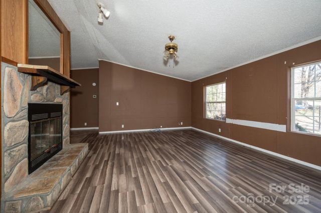 6 Wisteria Court, Asheville, NC 28806