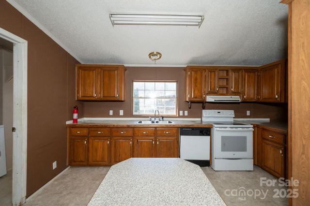 6 Wisteria Court, Asheville, NC 28806