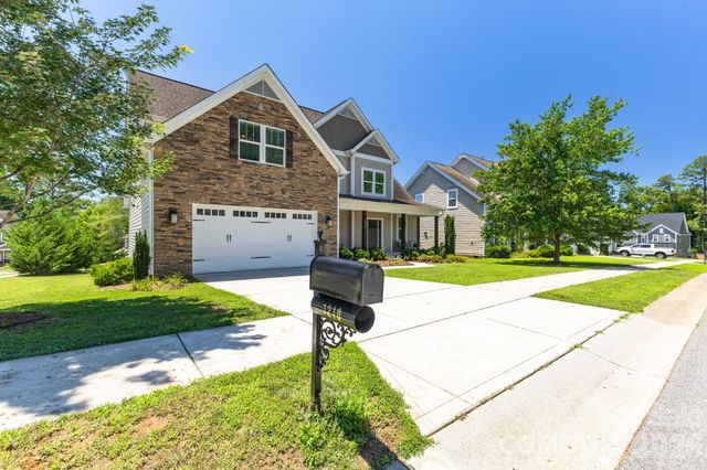 1210 39th Avenue NE, Hickory, NC 28601
