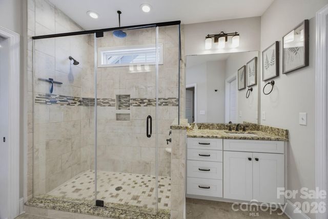 1210 39th Avenue NE, Hickory, NC 28601