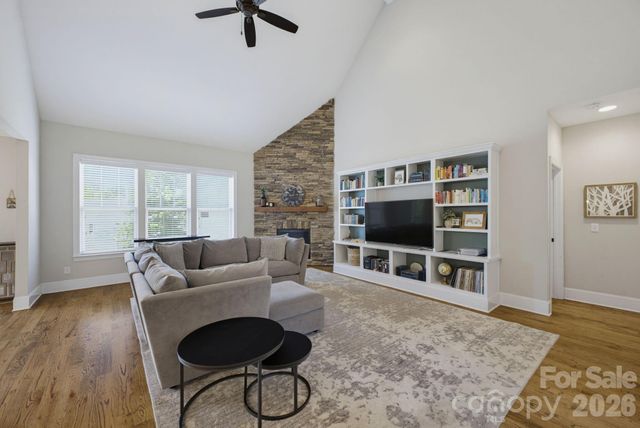 1210 39th Avenue NE, Hickory, NC 28601
