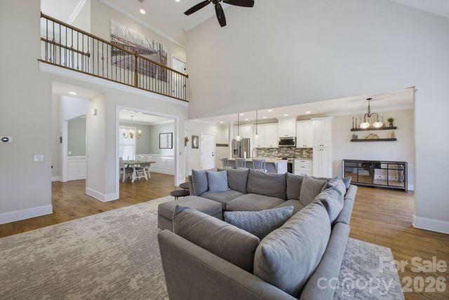 1210 39th Avenue NE, Hickory, NC 28601