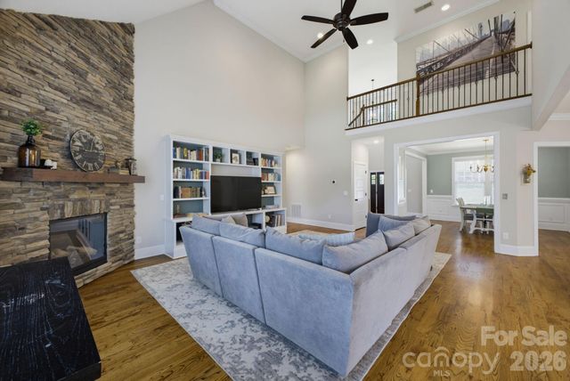 1210 39th Avenue NE, Hickory, NC 28601