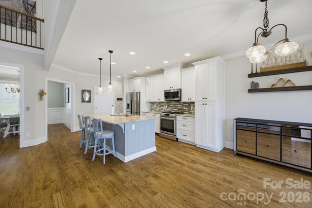 1210 39th Avenue NE, Hickory, NC 28601