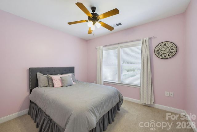 1210 39th Avenue NE, Hickory, NC 28601