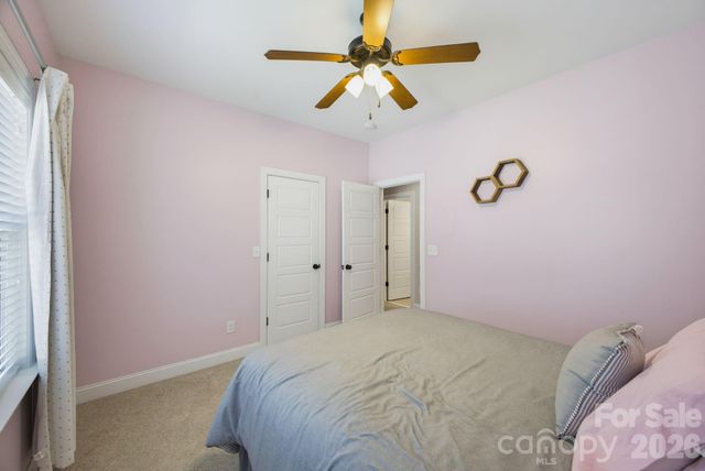 1210 39th Avenue NE, Hickory, NC 28601