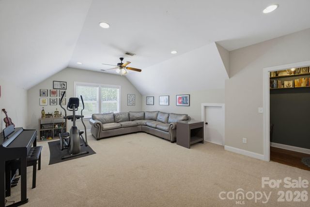 1210 39th Avenue NE, Hickory, NC 28601