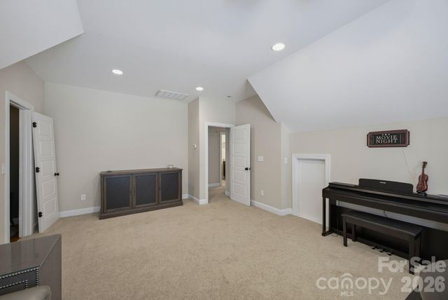 1210 39th Avenue NE, Hickory, NC 28601
