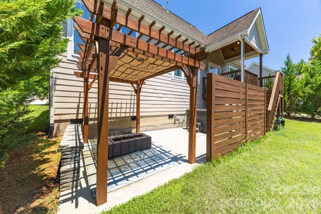 1210 39th Avenue NE, Hickory, NC 28601