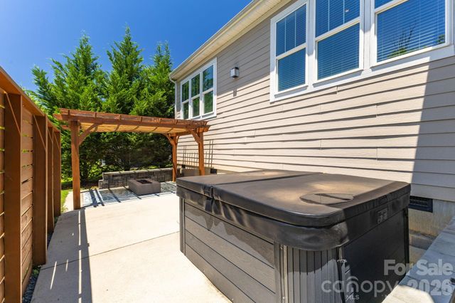 1210 39th Avenue NE, Hickory, NC 28601