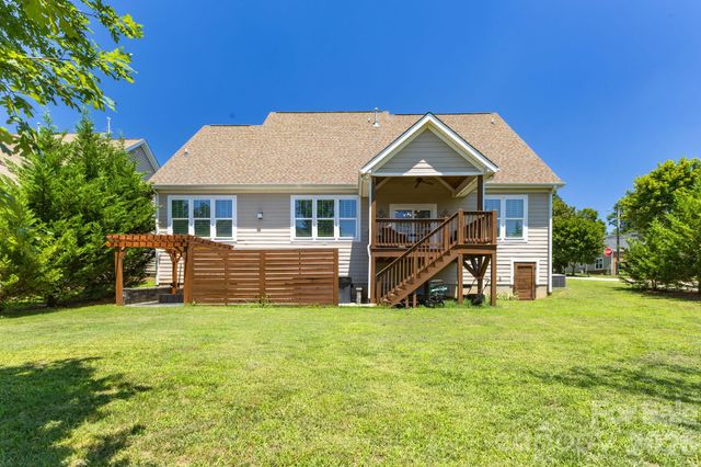 1210 39th Avenue NE, Hickory, NC 28601