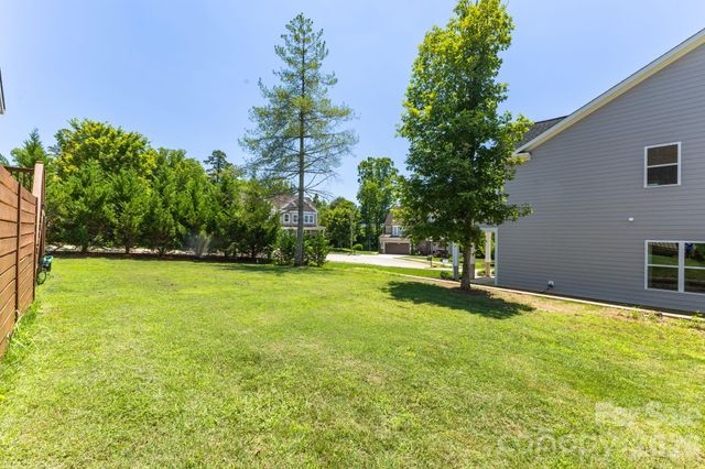 1210 39th Avenue NE, Hickory, NC 28601