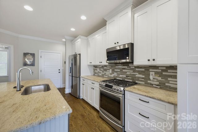 1210 39th Avenue NE, Hickory, NC 28601