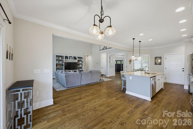 1210 39th Avenue NE, Hickory, NC 28601