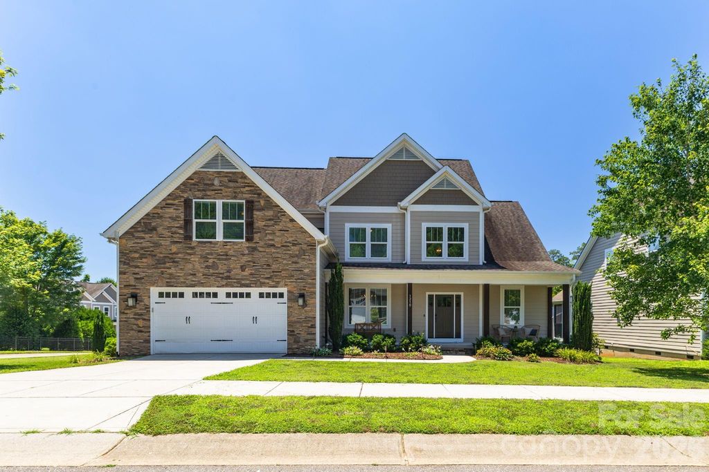 1210 39th Avenue NE, Hickory, NC 28601