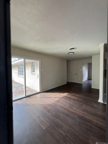 9370 W Tams Dr, Baton Rouge, LA 70815