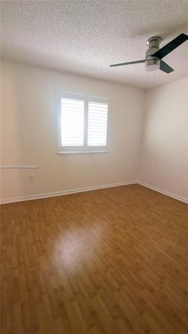 213 E Forest Oak Cir 213, Davie, FL 33325