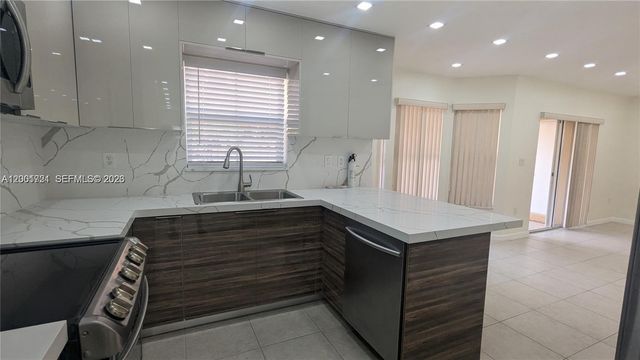 213 E Forest Oak Cir 213, Davie, FL 33325