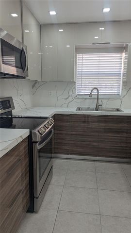 213 E Forest Oak Cir 213, Davie, FL 33325