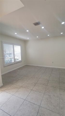 213 E Forest Oak Cir 213, Davie, FL 33325