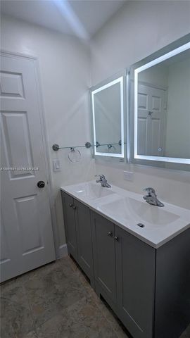 213 E Forest Oak Cir 213, Davie, FL 33325